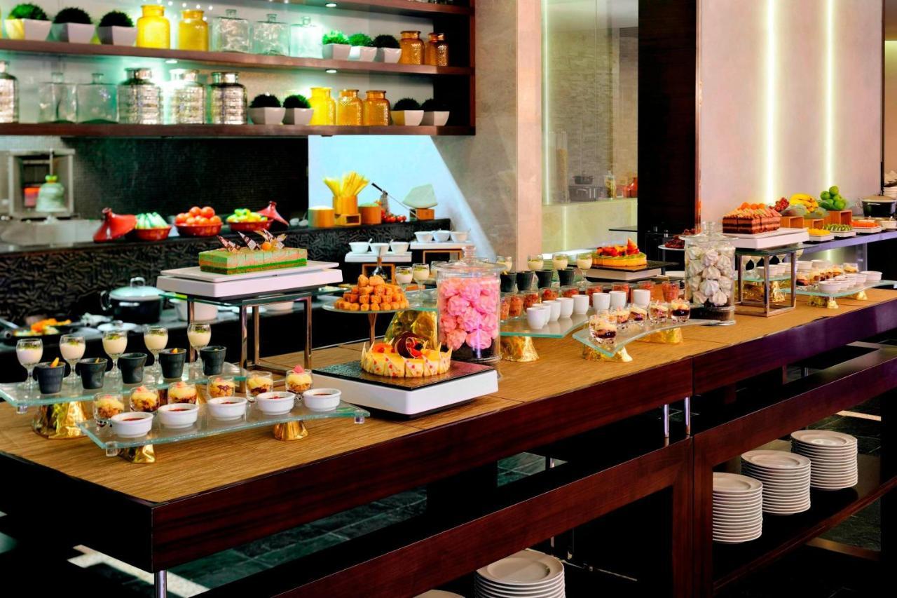 Marriott Executive Apartments Al Jaddaf, Dubai Esterno foto A dessert buffet
