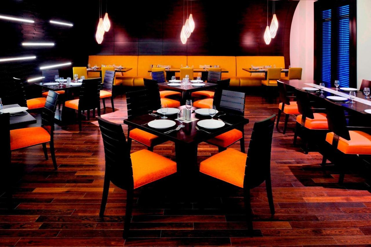Marriott Executive Apartments Al Jaddaf, Dubai Esterno foto The interior of a typical restaurant