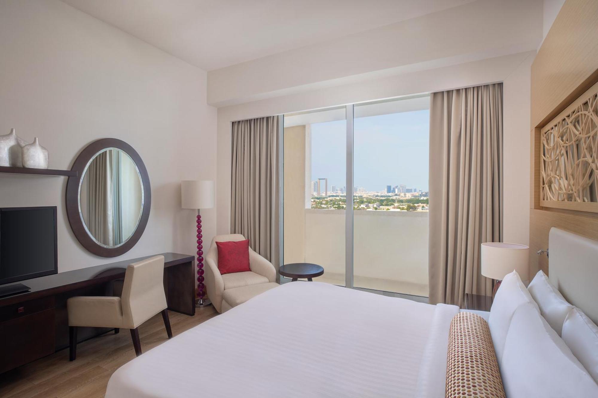 Marriott Executive Apartments Al Jaddaf, Dubai Esterno foto A bedroom at the hotel