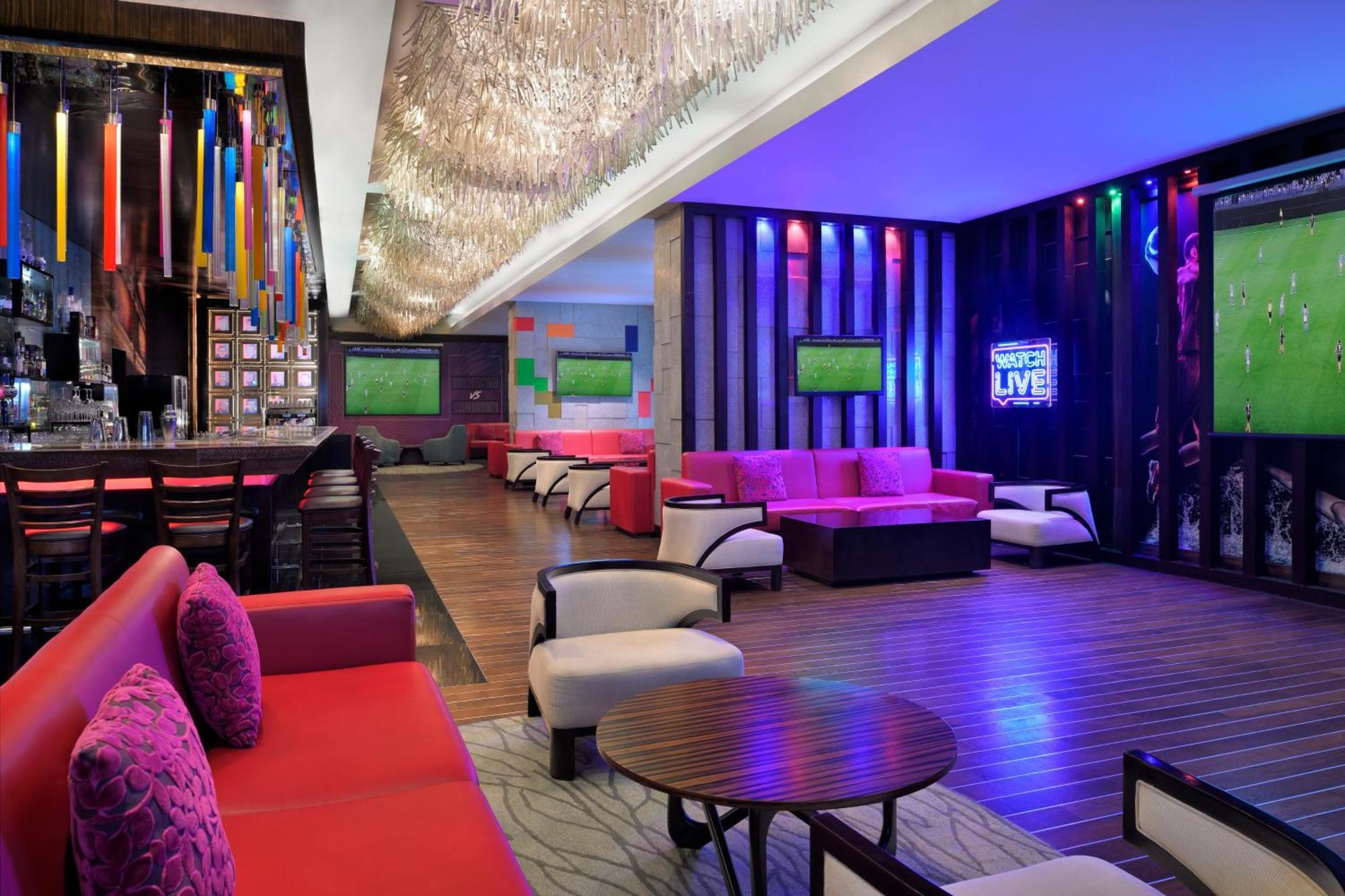Marriott Executive Apartments Al Jaddaf, Dubai Esterno foto The interior of the bar