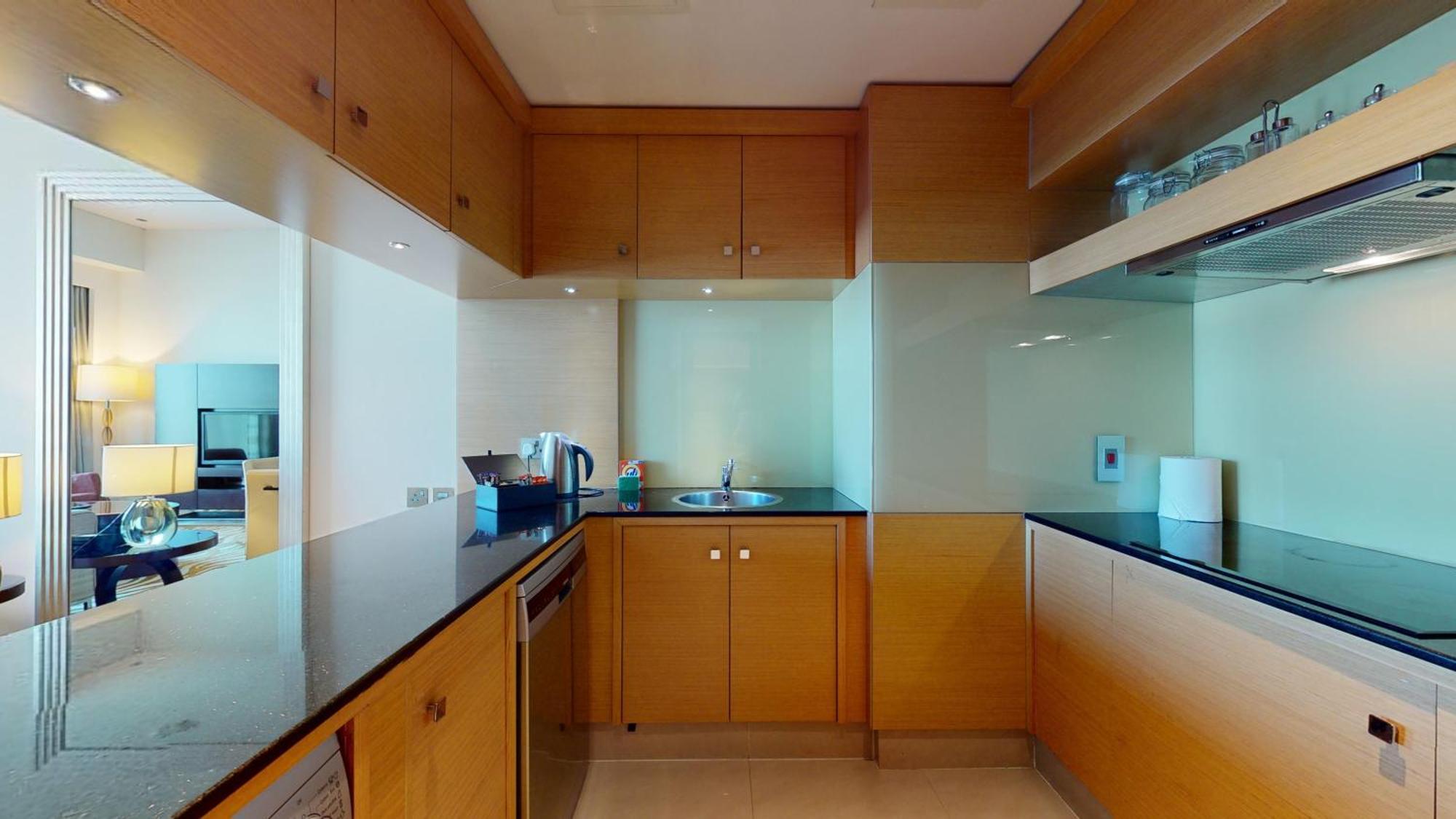 Marriott Executive Apartments Al Jaddaf, Dubai Camera foto A kitchen in a hotel suite