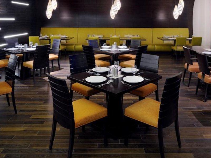 Marriott Executive Apartments Al Jaddaf, Dubai Esterno foto Interior of the restaurant