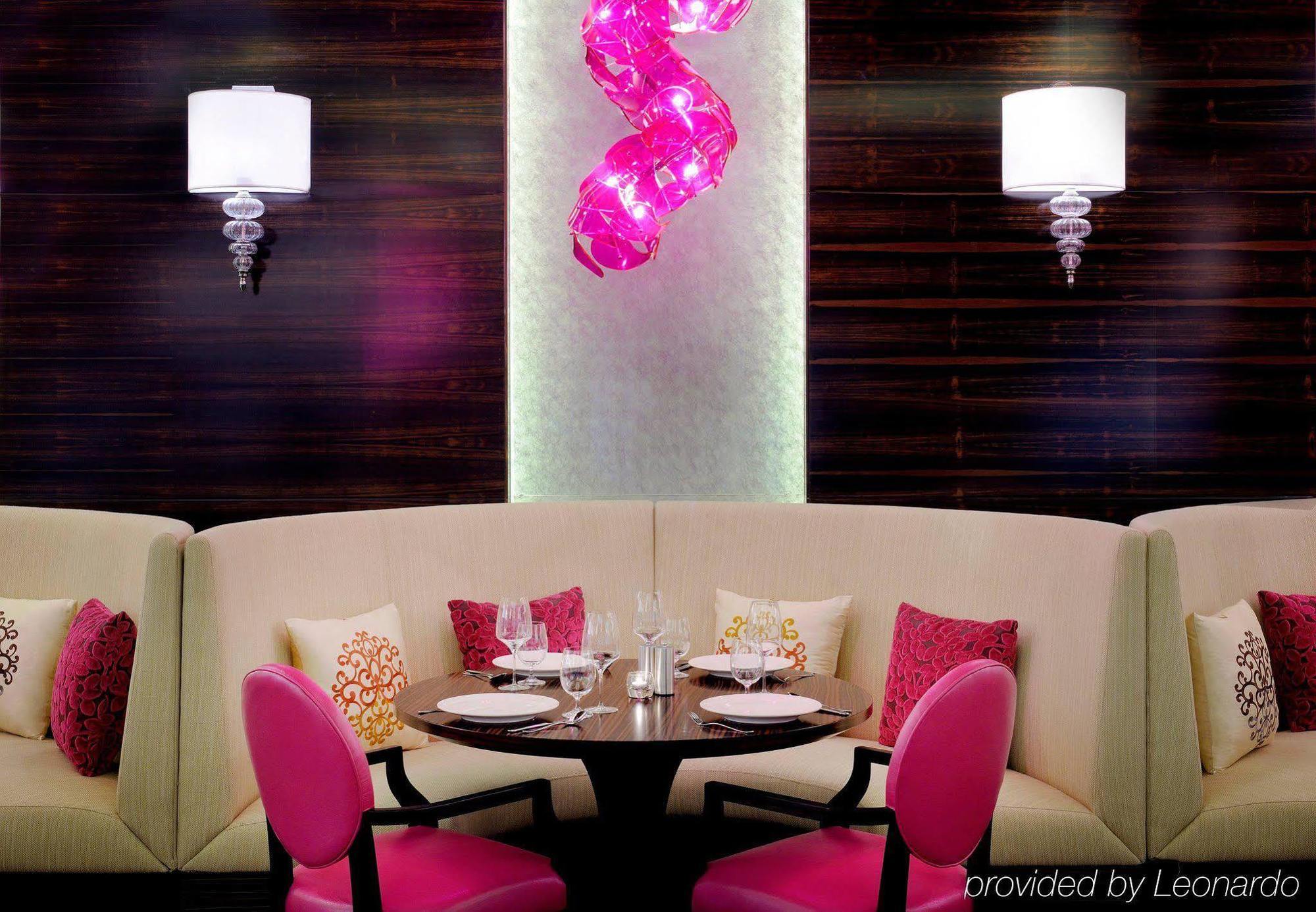 Marriott Executive Apartments Al Jaddaf, Dubai Esterno foto The interior of the restaurant