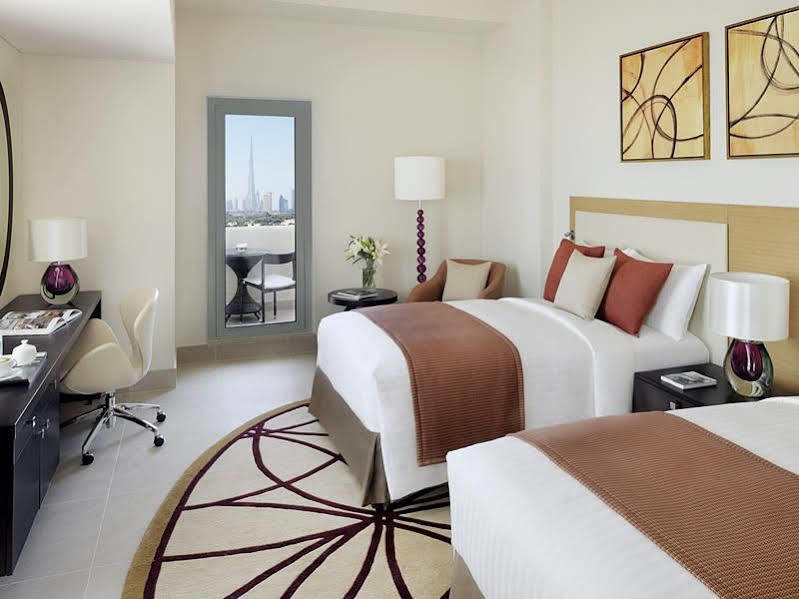 Marriott Executive Apartments Al Jaddaf, Dubai Esterno foto A room at the hotel