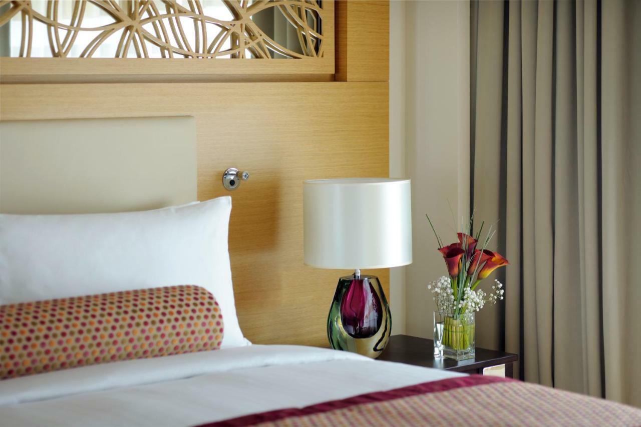 Marriott Executive Apartments Al Jaddaf, Dubai Esterno foto A bedroom at the hotel